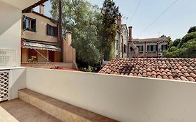 Venice Traditional Home With Terrace